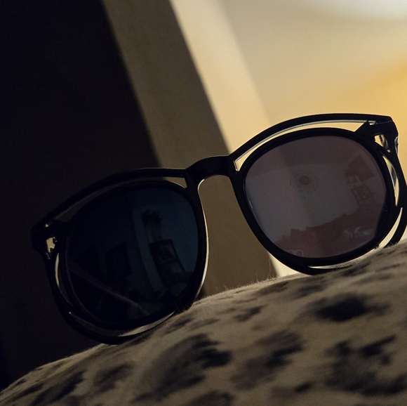 Kids sunglasses lot! 3 pairs! For kids 12 & under or small faces. - Picture 3 of 3